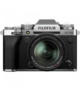 برسی دوربین بدون آینه فوجی فیلم مدل Fujifilm X-T5 رنگ نقره‌ای همراه با لنز XF 18-55mm