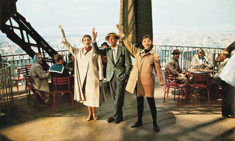 طراحی لباس تاثیر طراحی لباس سینمای هالیوود بر تحول مد 2025