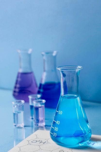 صنایع راهنمای جامع دسته بندی مواد شیمیایی و کاربردهای آنها در صنایع مختلف