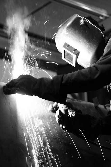 مزایای استفاده از الکترود ایساب در جوشکاری : انتخاب مناسب برای پروژه های صنعتی