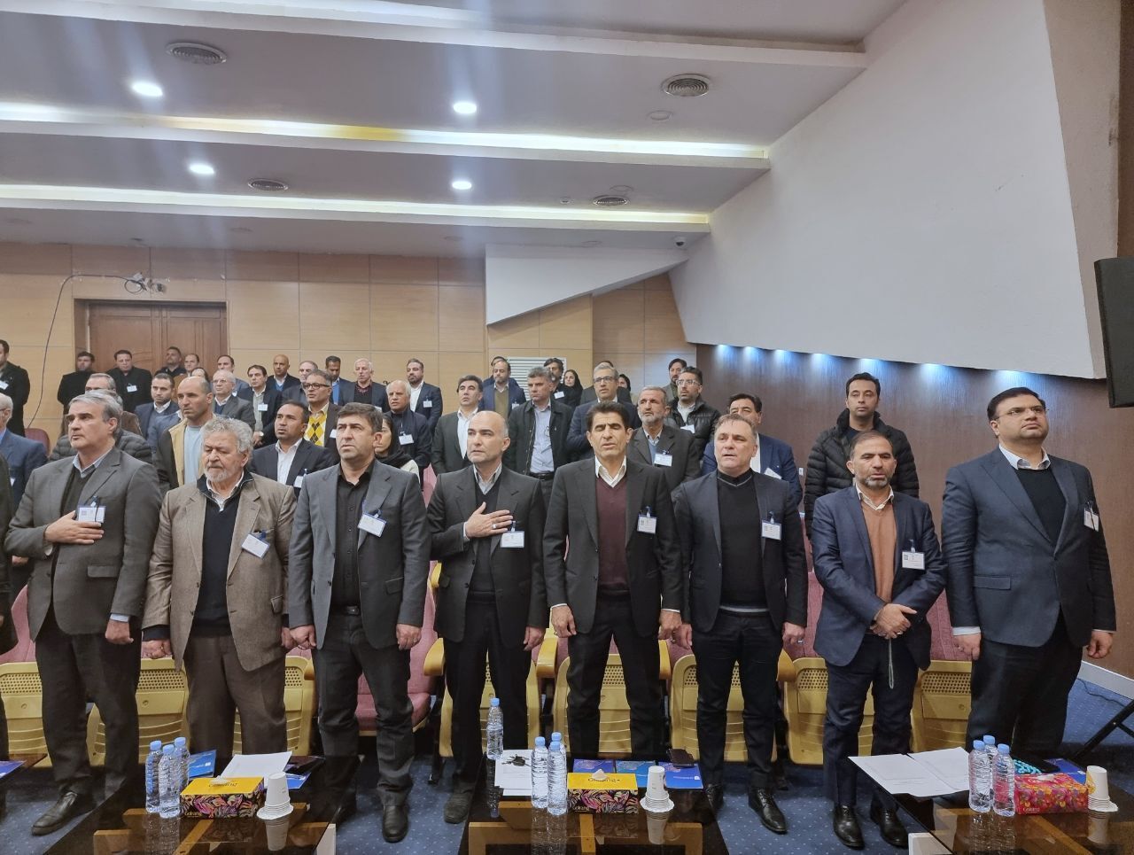 سازمان لیگ بدون دستور جلسه چطور خصوصی شد؟/ رای های لب مرزی زنگ خطری برای تاج سازمان لیگ بدون دستور جلسه چطور خصوصی شد؟/ رای های لب مرزی زنگ خطری برای تاج