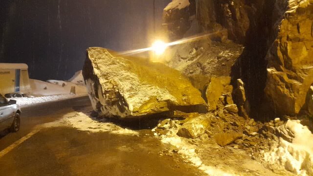 کندوان یکطرفه شد/کیاسر همچنان مسدود است