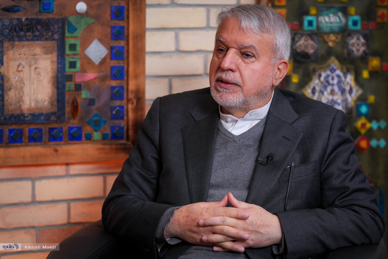 شیراز وزیر گردشگری: در منطقه هدف اول گردشگری ما عراق است/ عراقیها یک تا دو هفته در ایران استقرار دارند/ مقصد دوم آنها بعد از مشهد، شمال و شیراز... است