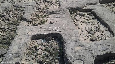 شب ها نباید به این قبرستان رفت؟/ گورستانی با قبرهای ۲ متری!/ این روستا مدفن اجنه است/ مقصدی برای گردشگران ماجراجو