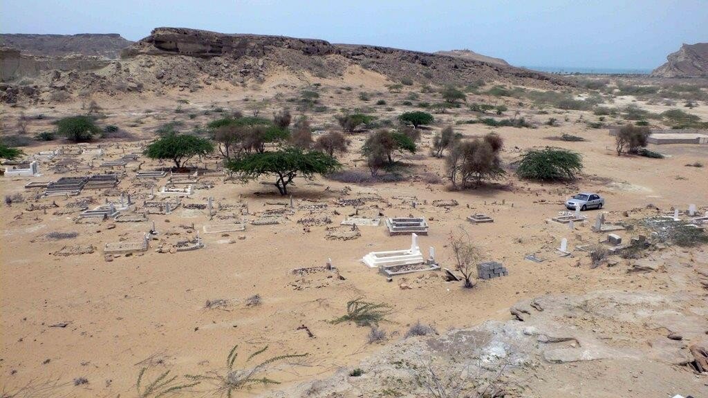 شب ها نباید به این قبرستان رفت؟/ گورستانی با قبرهای ۲ متری!/ این روستا مدفن اجنه است/ مقصدی برای گردشگران ماجراجو