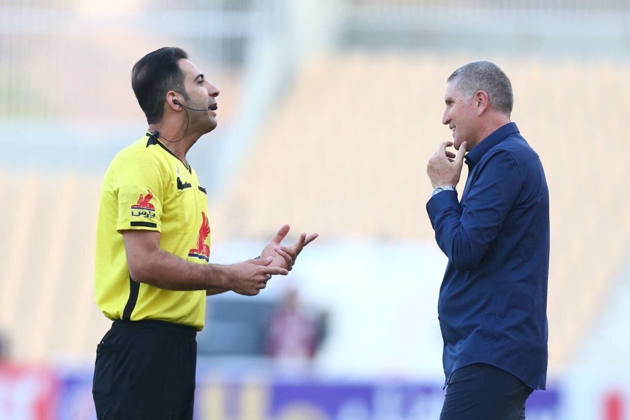 مرور اتفاقات آخرین تقابل چادرملو و پرسپولیس| از قطعی VAR تا خواهش پیروانی از هواداران لیزر انداز پرسپولیس مرور اتفاقات آخرین تقابل چادرملو و پرسپولیس| از قطعی VAR تا خواهش پیروانی از هواداران لیزر انداز پرسپولیس