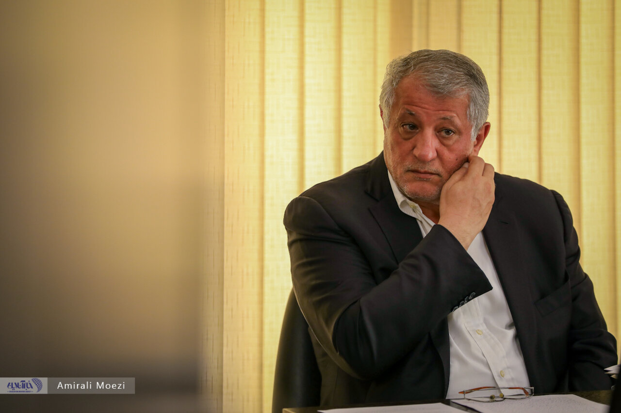 مقاومت تاریخی مقابل اختیار شوراها؛ مسئولیت پلیس راهنمایی رانندگی باید به شورای شهر واگذار می شد/ کلان شهرهای ایران سیاسی اداره می شوند