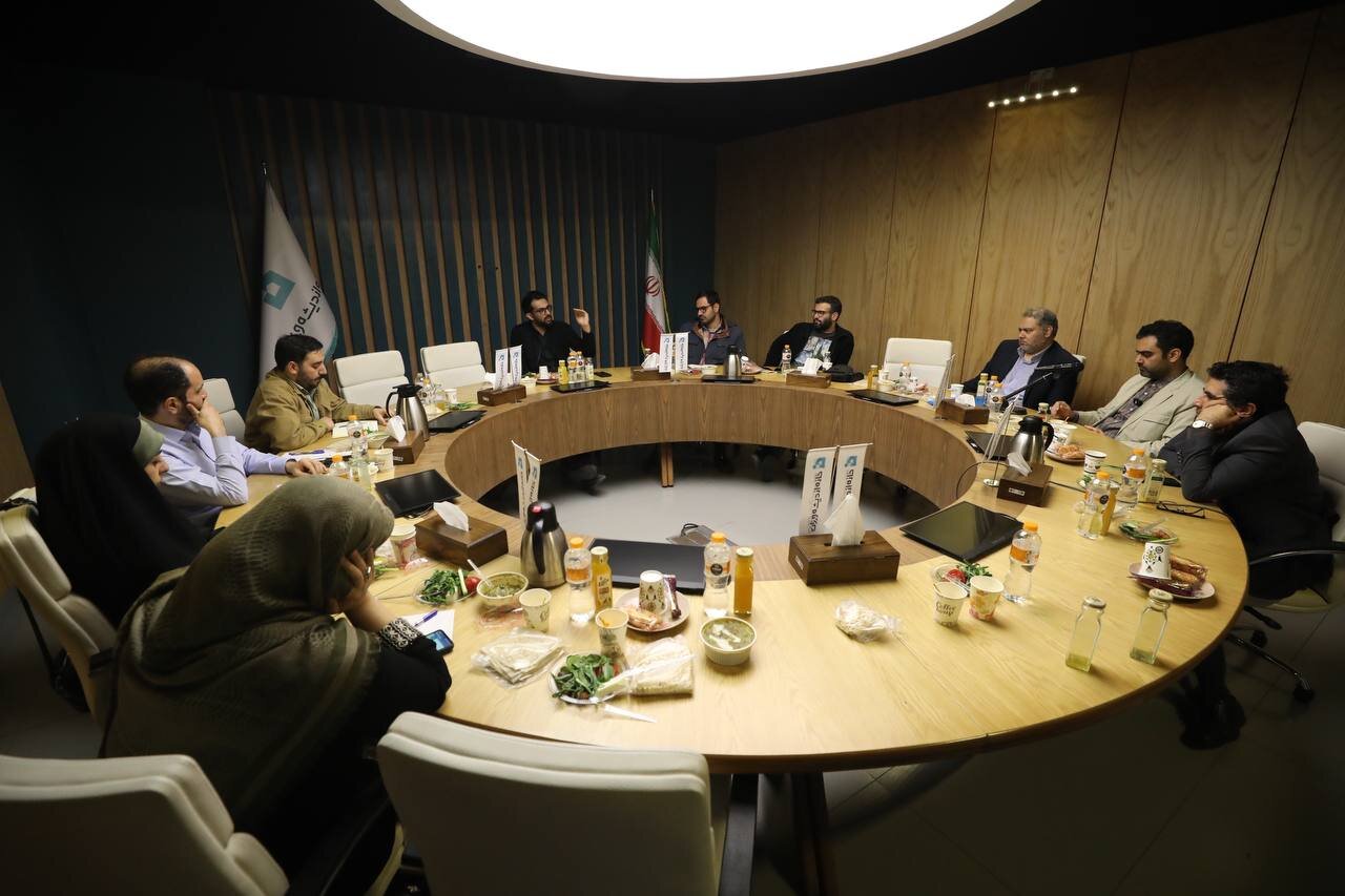 چرا تفکر انتقادی در جامعه رشد نکرد؟ / شکاف جدی بین نگاه حکومتی و تحولات جدید رسانه ای / مشارکت رسانه  در سیاستگذاری عمومی؛ چرا و چگونه؟!