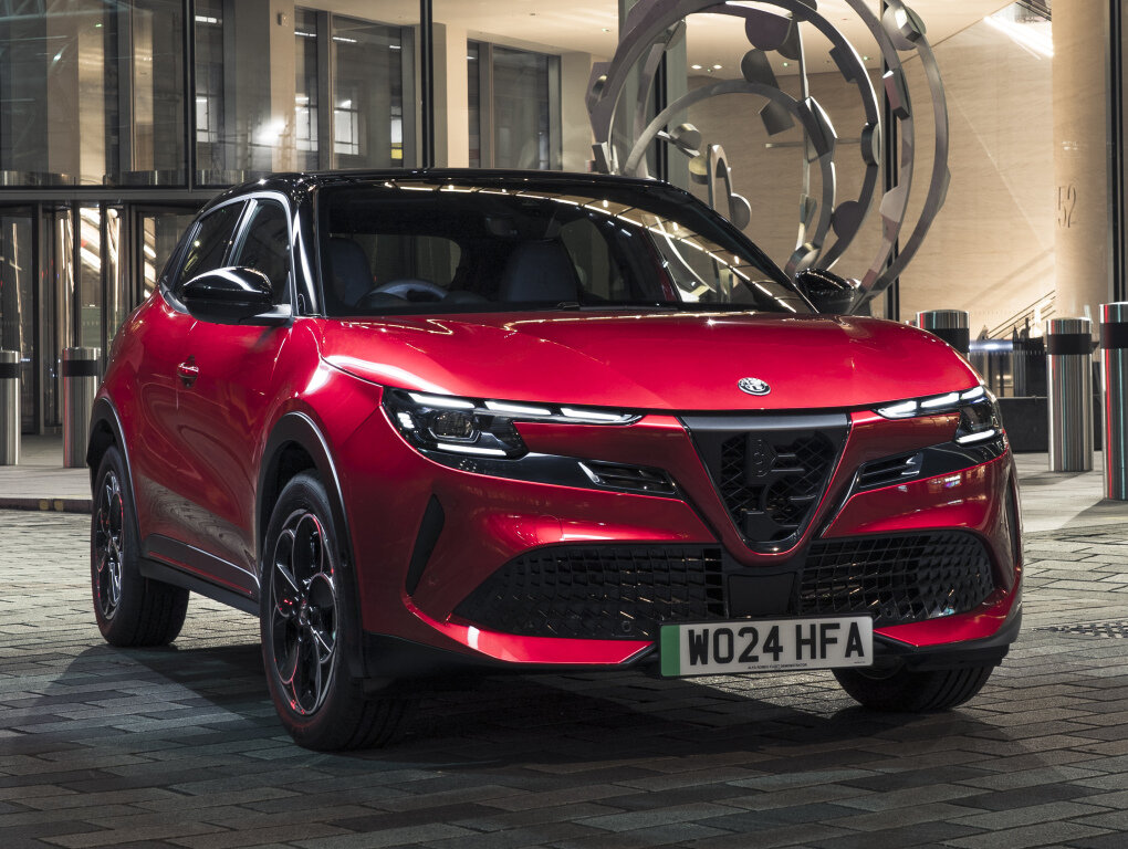 آلفارومئو جونیور برقی؛ مشخصات و قیمت وارداتی ژوبین خودرو /عکس