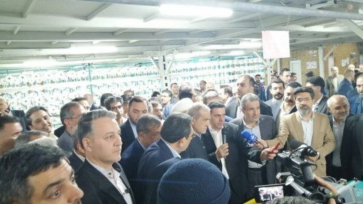 پزشکیان وارد قرچک شد  بازدید از دو واحد تولیدی