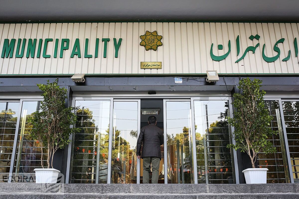 تریبون شورا برای چه کسی به صدا درمی آید؟/ اقراریان: تیم سیاسی نزدیک به زاکانی دنبال فهرست سازی برای انتخابات آینده است