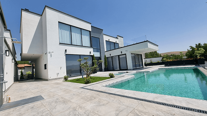 معجزه تقسیم&zwnj;بندی هوشمندانه + دیوار سبز و گلدان&zwnj;های مرتفع