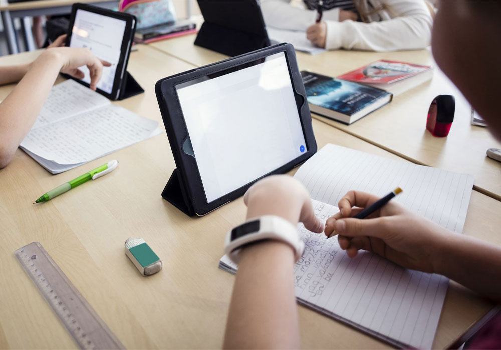 بهترین گجت‌ها و لوازم جانبی دیجیتال برای دانشجوها؛ از پاوربانک تا هدفون و فلش