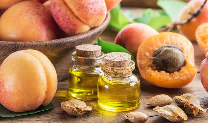 روغن هسته زردآلو برای لک صورت